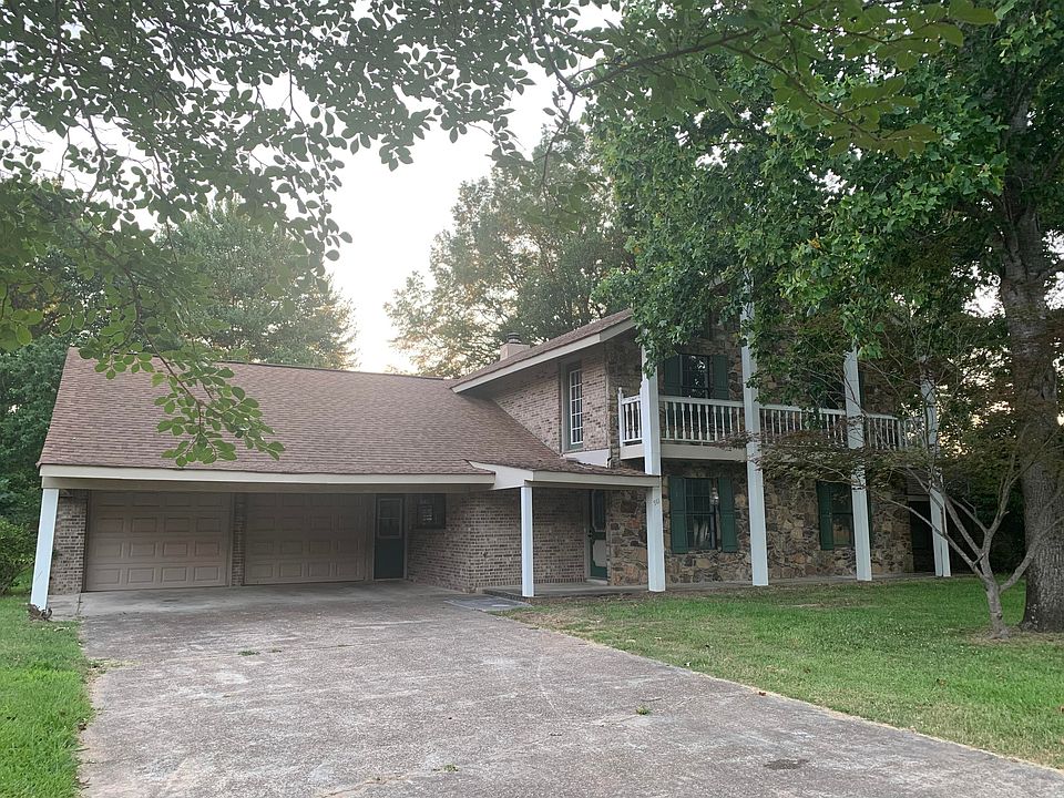 2nd image of 911 Rose Ln