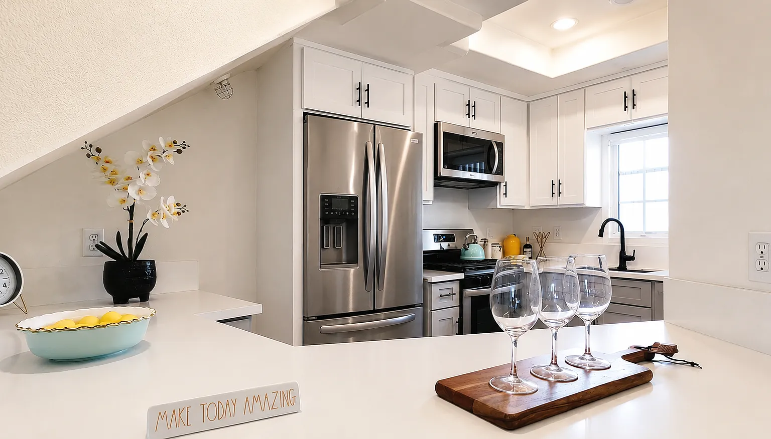 3 bed, 1300 sqft, $3,833 — Photo 4