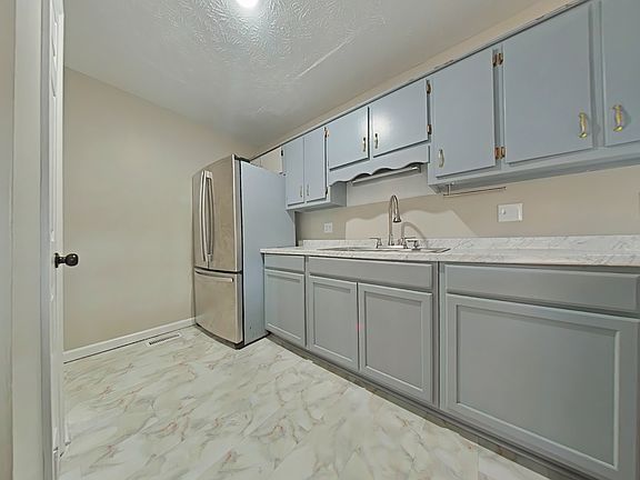 3rd image of 6449 Kelmscot Ct