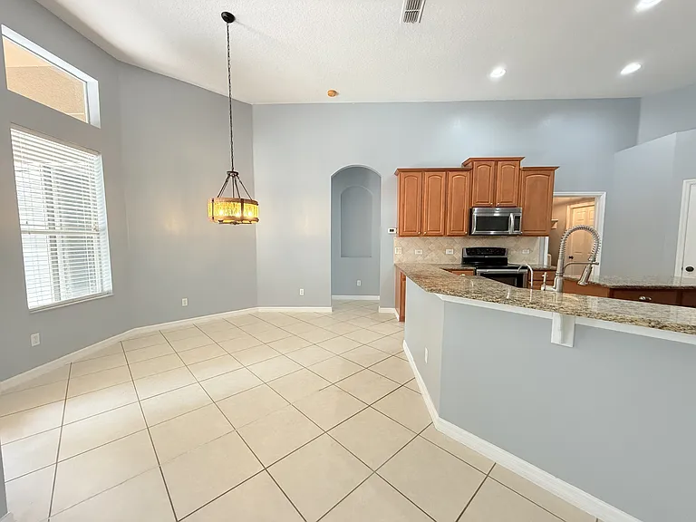 814 Kazaros Cir — Photo 23