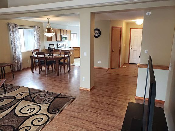 3rd image of 3125 E 43rd Ave