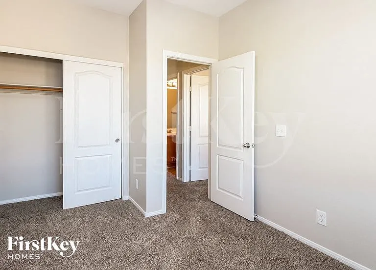 10552 Lessona St — Photo 7