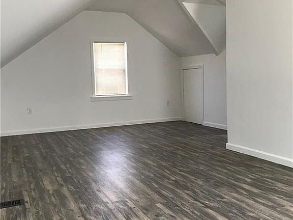 5th image of 1610 Tuxedo Ave