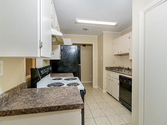 3rd image of 219 Winsor Dr
