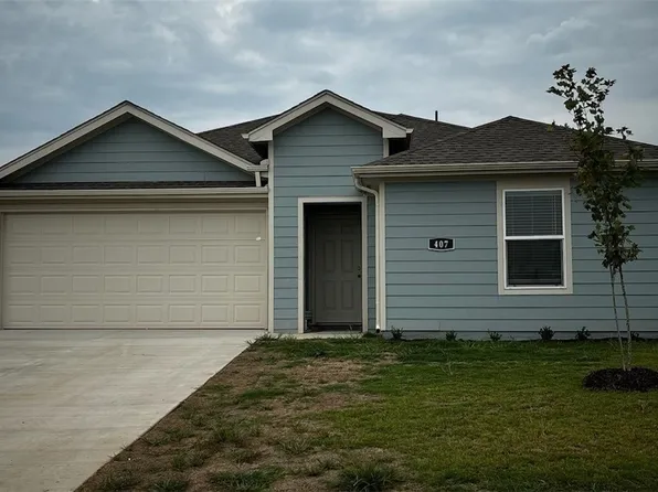 407 NW Belleflower St, Gentry, AR 72734