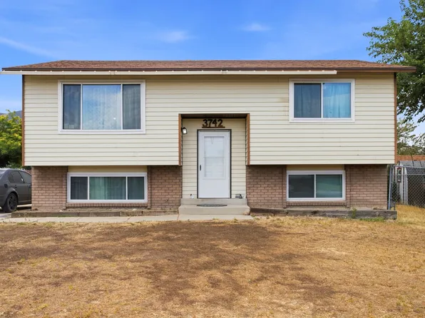 3742 S Armoridge Dr W, Magna, UT 84044