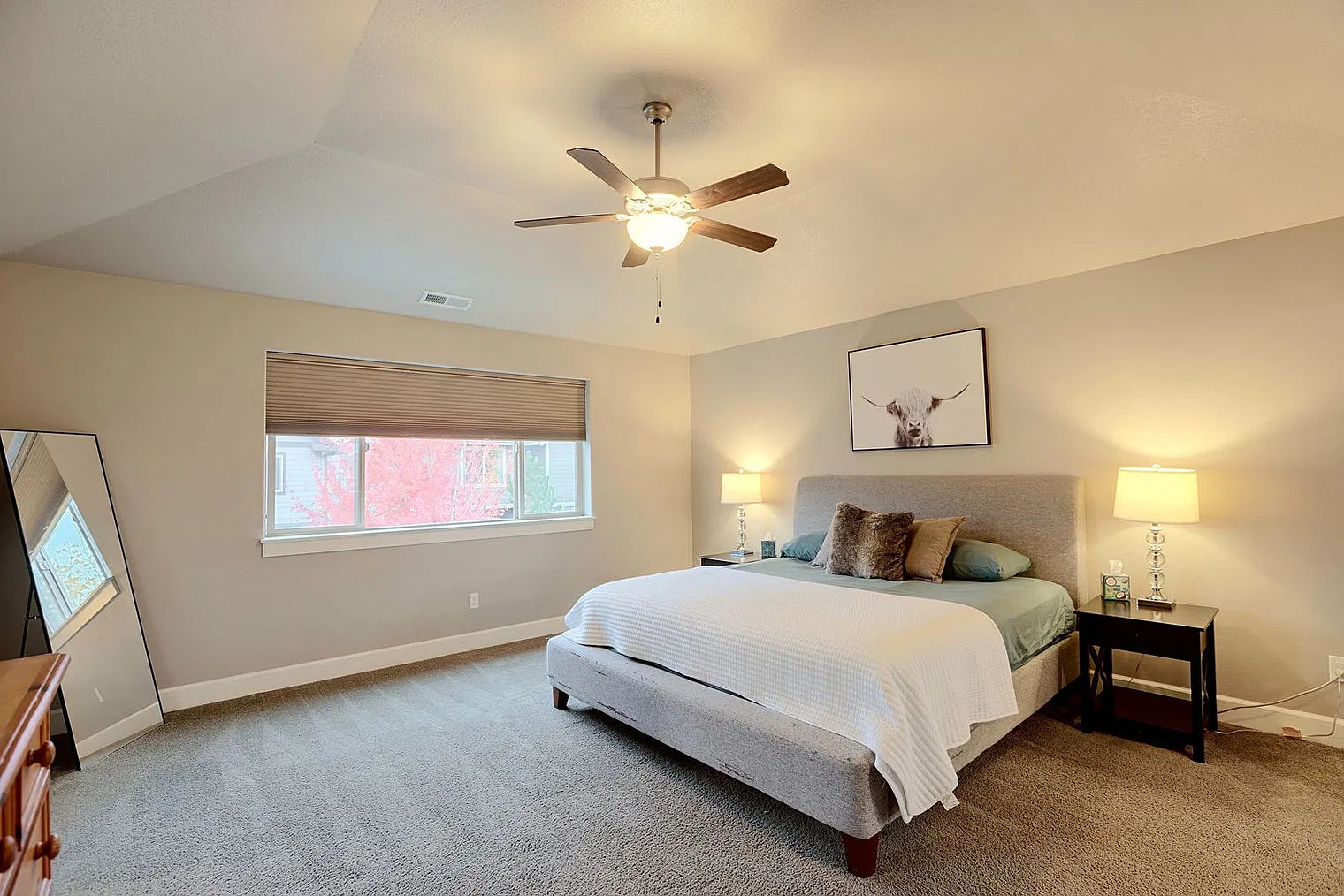 3 bed, 2.0 bath, 2077 sqft, $3,496 — Photo 3