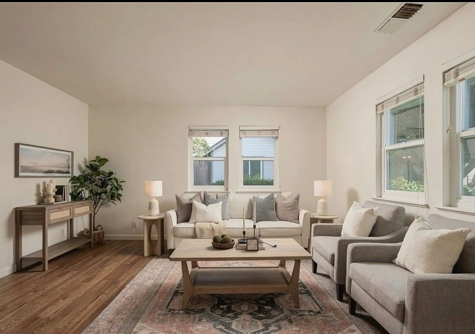 Charming 2-bedroom 2-bath — Photo 3