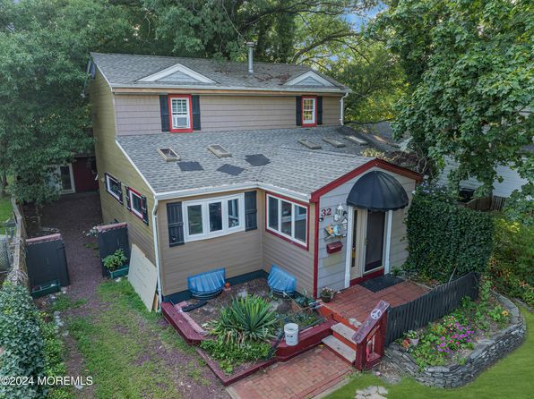 32 Woodrow St, Oakhurst, NJ 07755