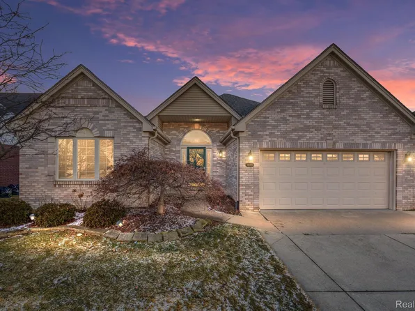 42371 Sable Blvd, Sterling Heights, MI 48314
