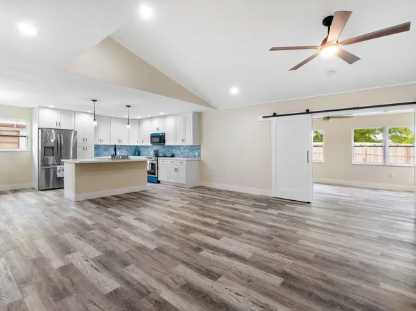 1614 SE Floresta Drive, Port St Lucie, FL 34983