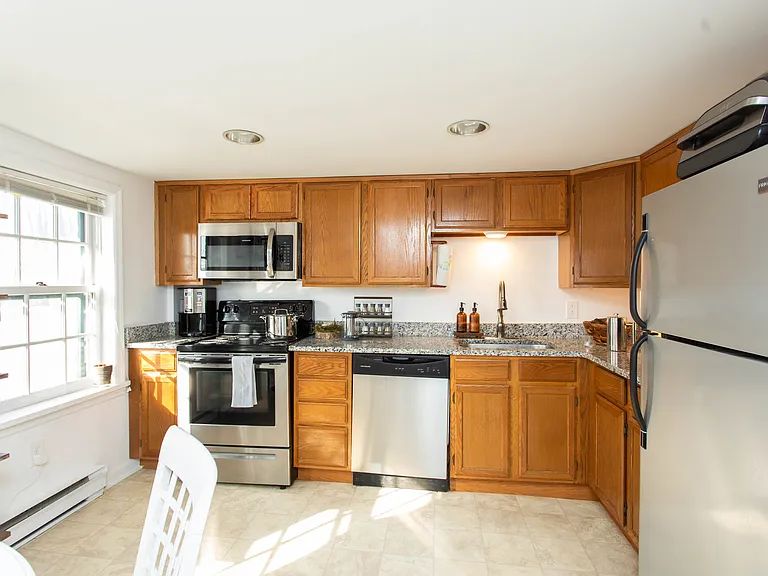 590 N Broadway #2 — Photo 9