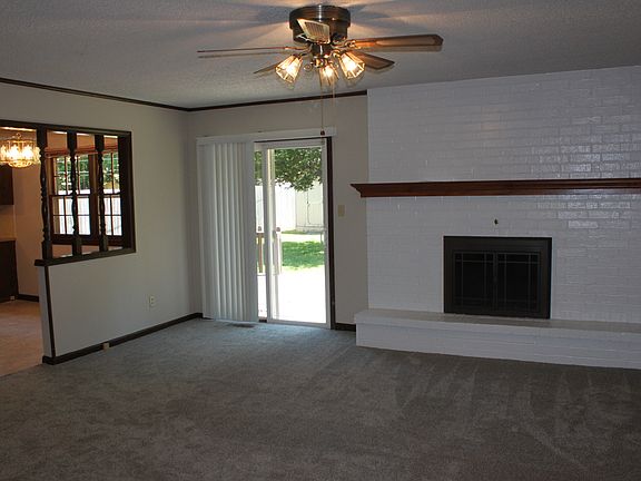 3rd image of 3258 S Elmira Ave
