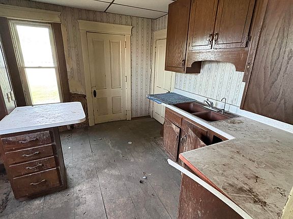 3rd image of 962 Upper St