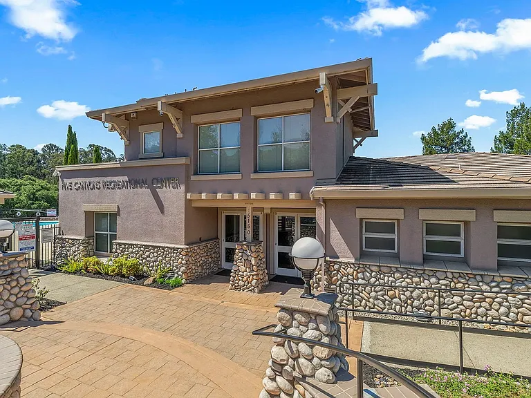 5181 Stone Canyon Dr — Photo 2