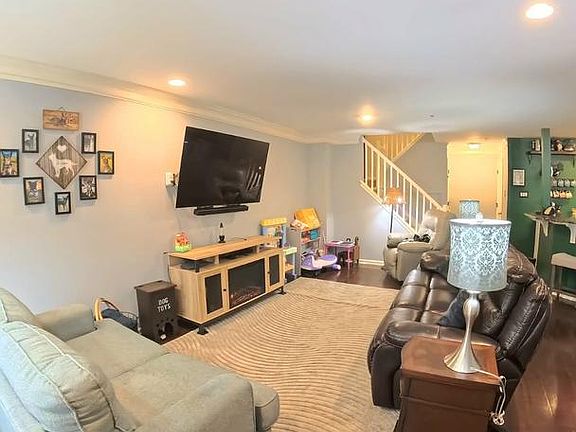 3rd image of 219 Flagstone Rd #6