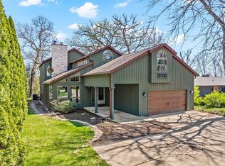 1099 Holiday Dr, Somonauk, IL 60552