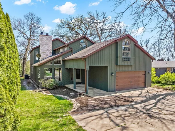 1099 Holiday Dr, Somonauk, IL 60552