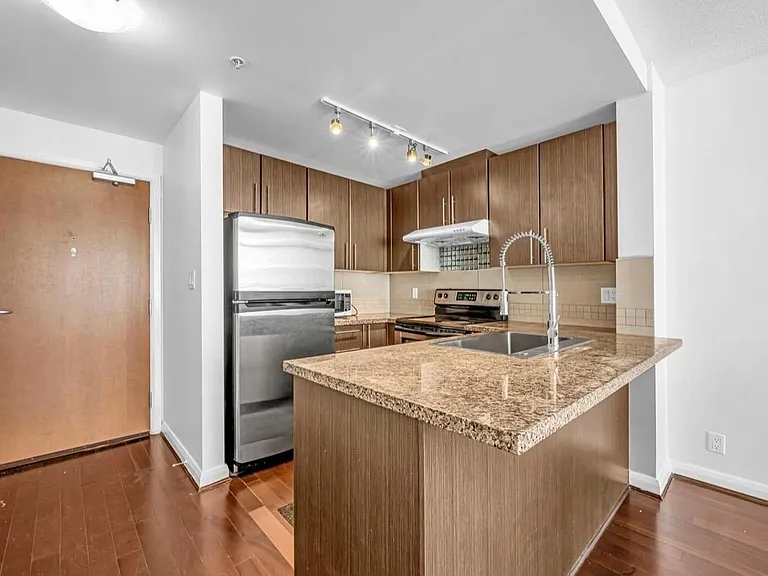 892 Carnarvon St #3303 — Photo 5