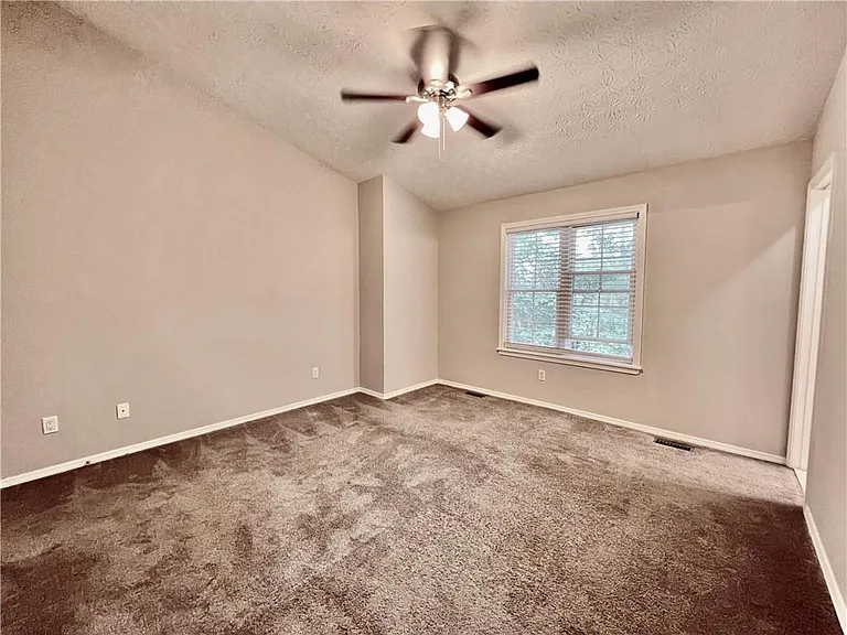 1502 Queen Anne Ct — Photo 8