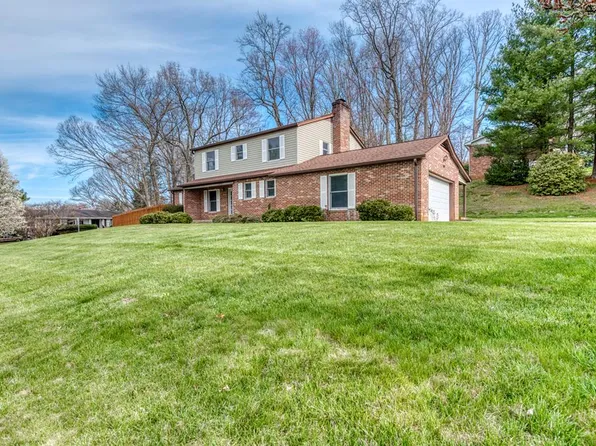 18405 Essex Dr, Abingdon, VA 24211