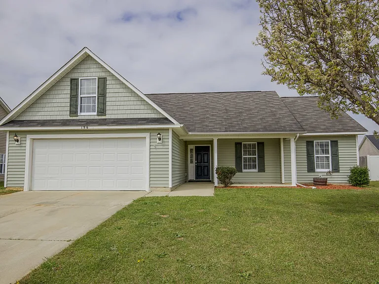 196 Lochwood Dr — Photo 2