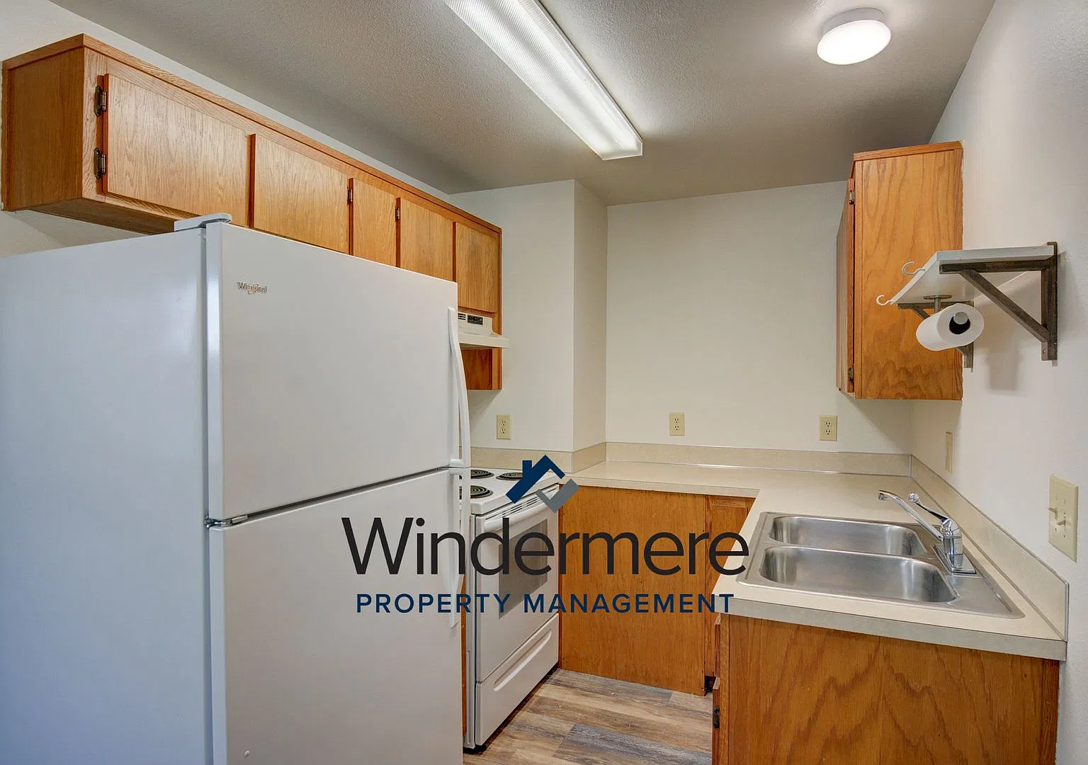 M1548: 865 N Oak Harbor St — Photo 2