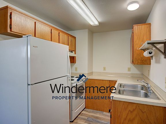 3rd image of 865 N Oak Harbor St #104