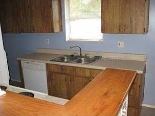 5th image of 809 E Louisiana Ave