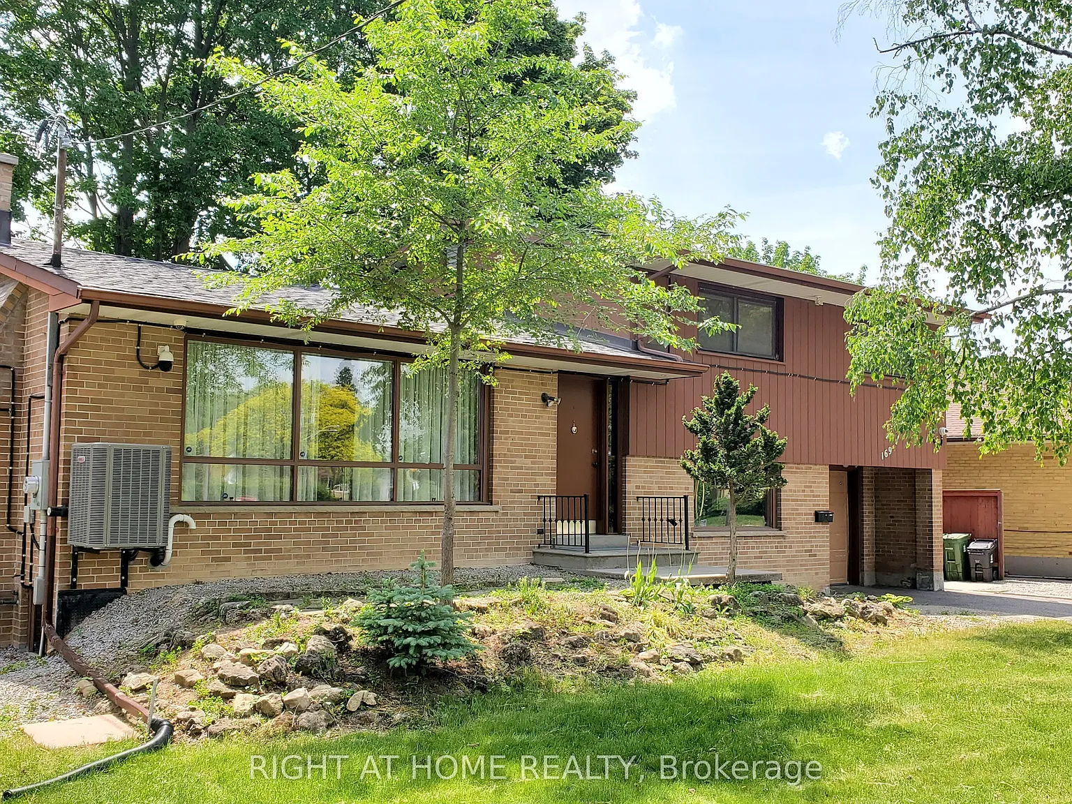 3 bed, $2,900 — Photo 1
