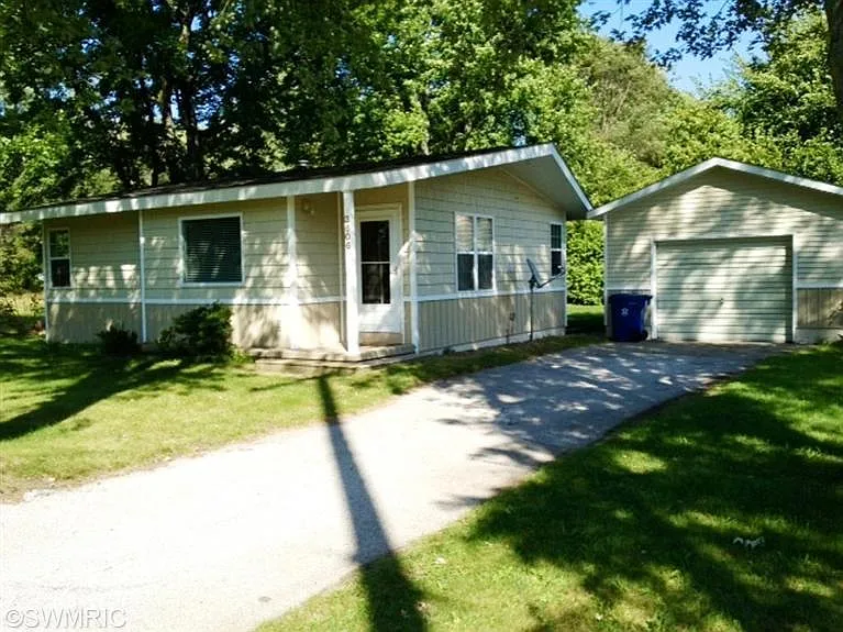 3606 Center St photo 1