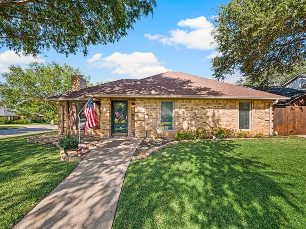 1401 Sandpiper Ct, Grapevine, TX 76051