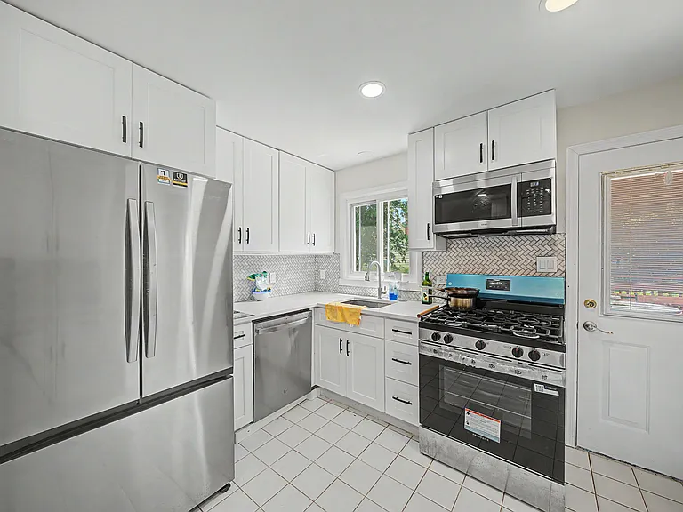 35-10 Lindsay Rd — Photo 10
