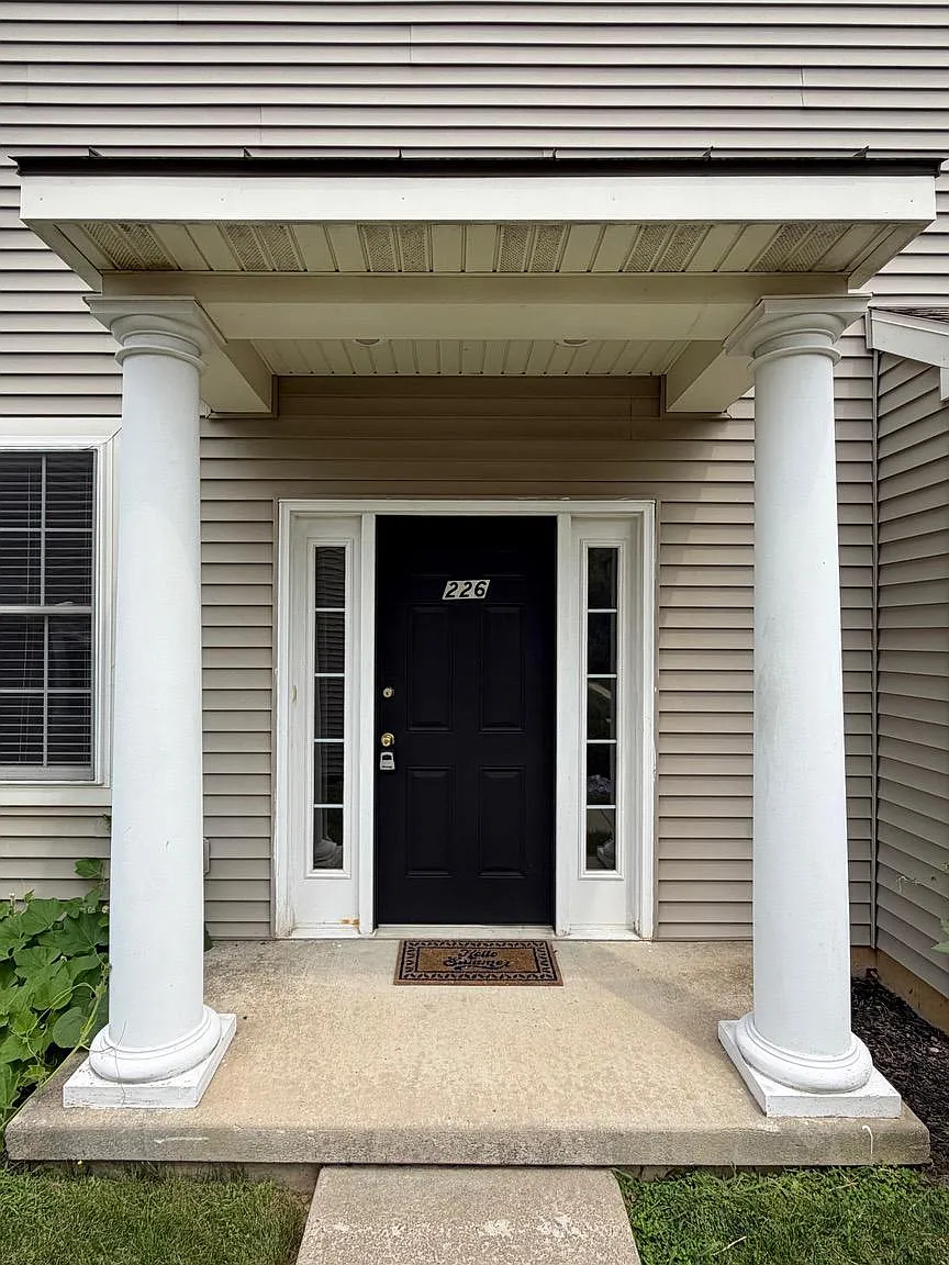 3 bed, 2.5 bath, 2528 sqft, $2,500 — Photo 1