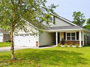 405 Ridgeway Dr, Sneads Ferry, NC 28460