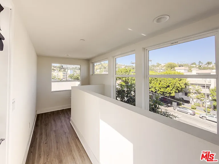 2111 N Cahuenga Blvd #2 — Photo 33