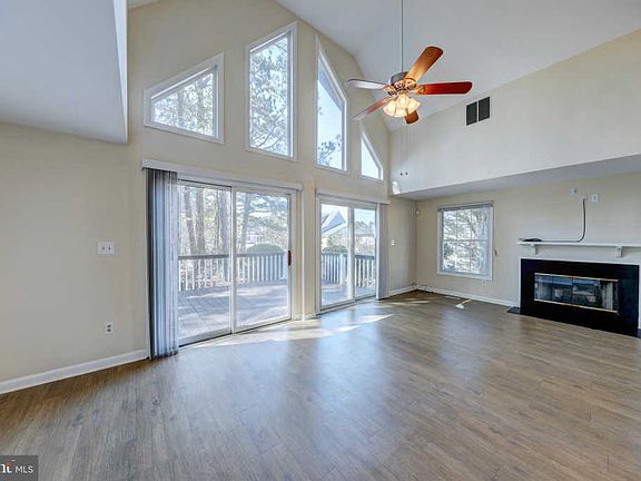 5th image of 948 Lake View Dr