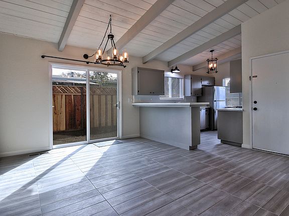 5th image of 231 & B Mar Vista Dr #A