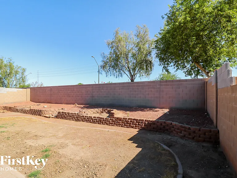 22938 W Yavapai St — Photo 15