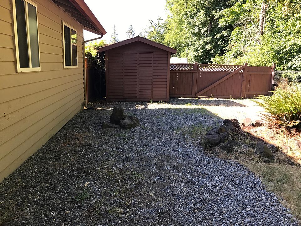 2nd image of 395 NE Conifer Dr