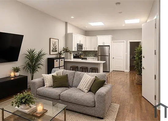 4 bed, 1100 sqft, $3,800 — Photo 2