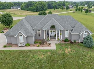 10270 Oak Ln, Richmond, MO 64085