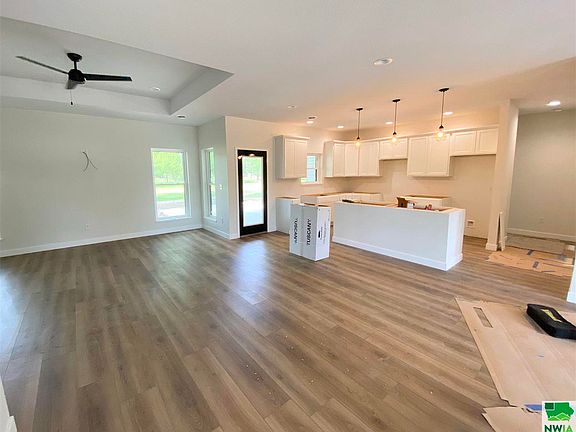 2nd image of 28 Saint Andrews Dr