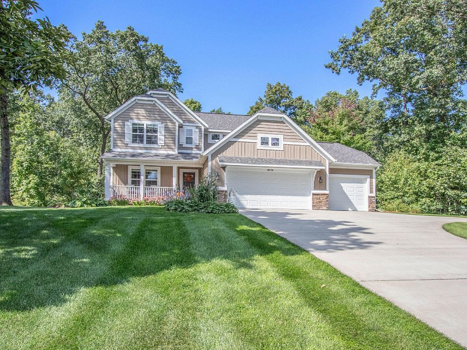 1st image of 8589 Camelot Dr NE
