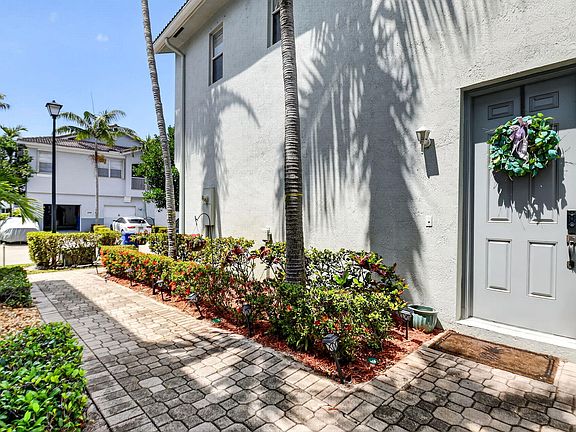 4th image of 3271 Laurel Ridge Cir