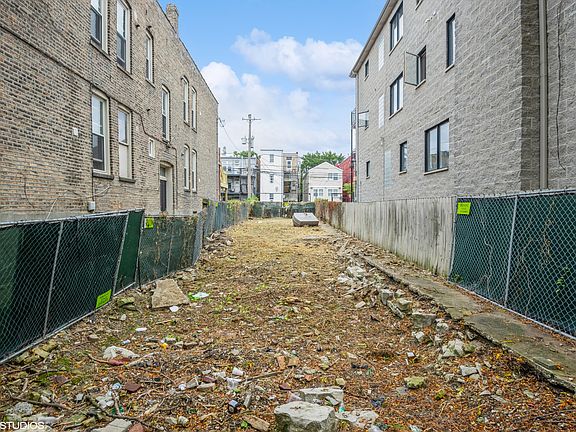 5th image of 2636 W Evergreen Ave