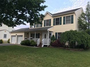 1 Cherry Blossom Dr, Monroe Township, NJ 08831