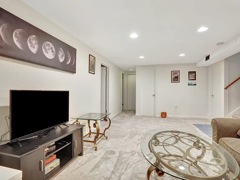 3301 Kearney St — Photo 9