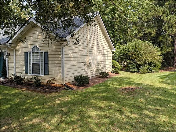 3rd image of 1297 Shadowlawn Dr NE