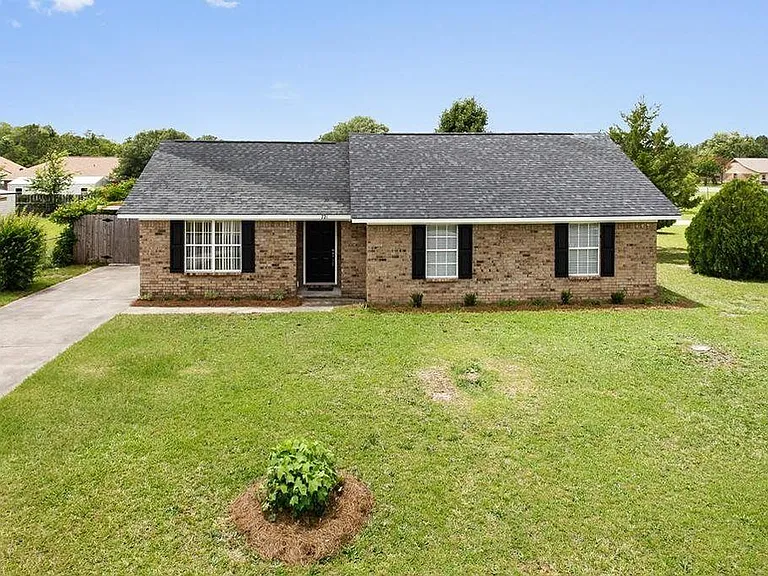 721 Cindy Ln — Photo 1